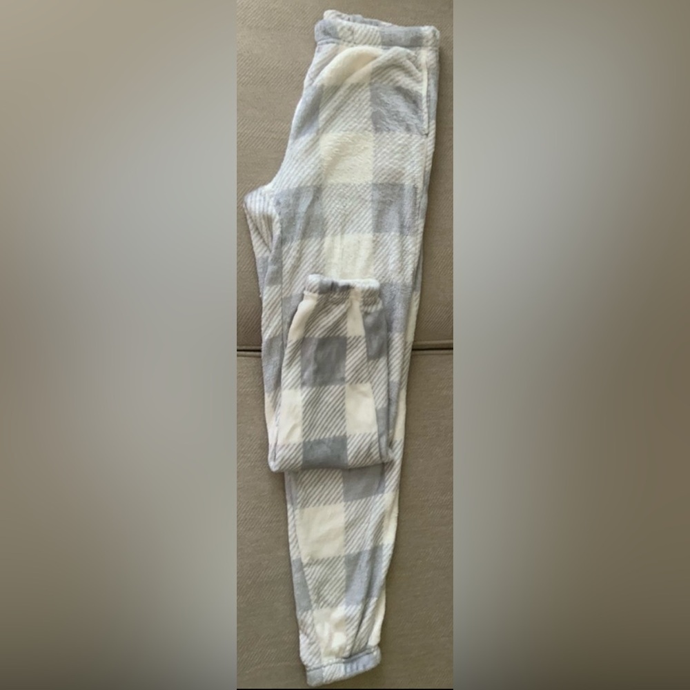 Women's Plaid Pajama Set - Gray and White - Picture 5 of 6